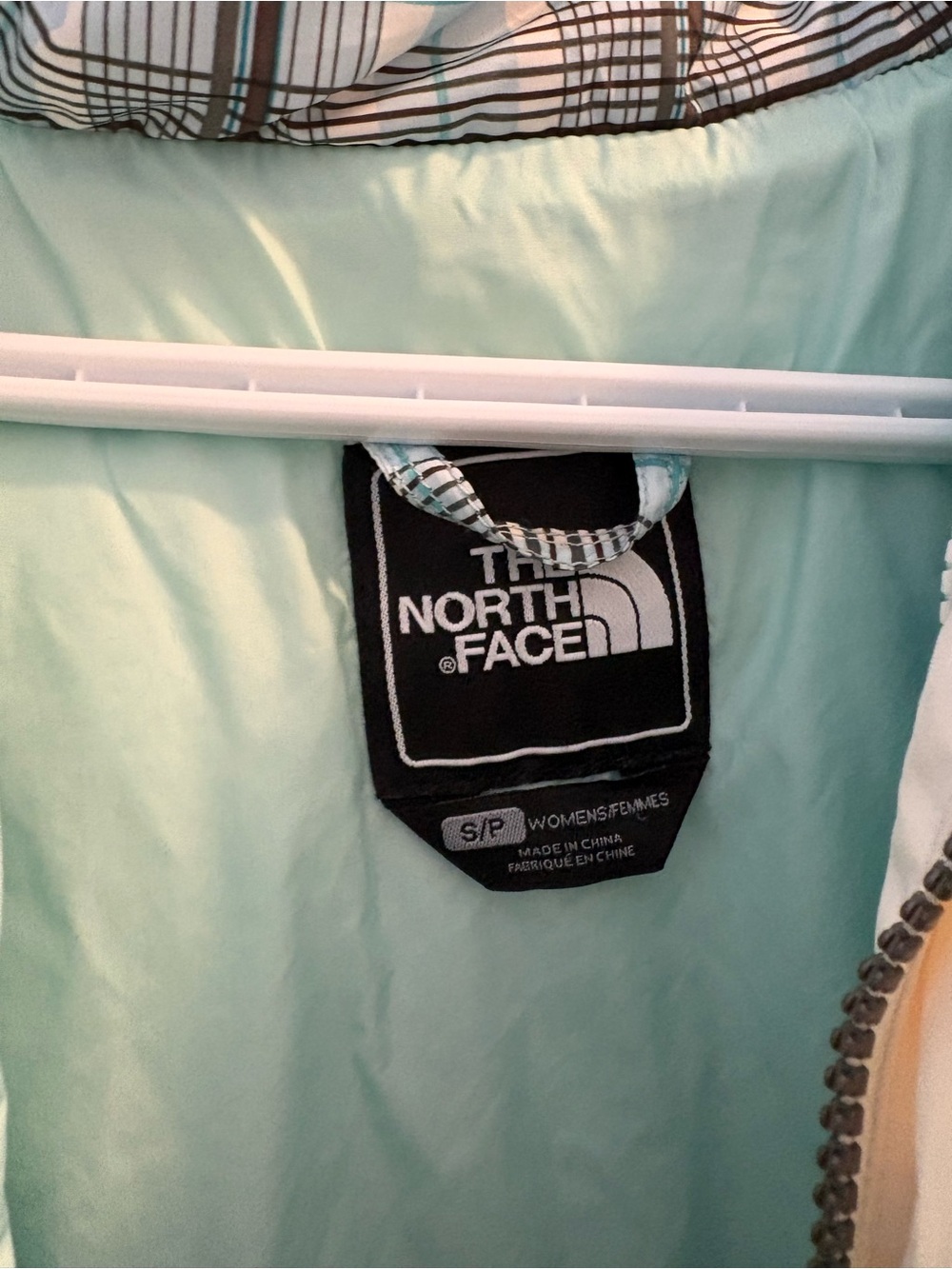 The North Face Women's White Hooded Snow Winter Jacket - Picture 3 of 10